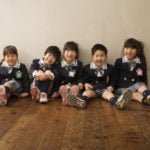友達5人で幼稚園卒園記念写真