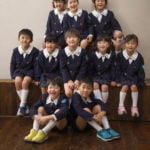 友達10人幼稚園卒園グループ写真